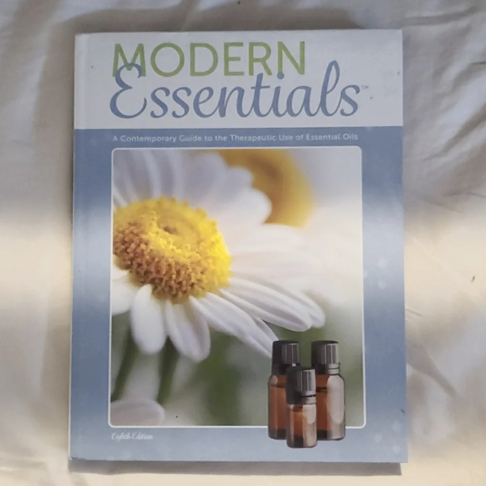 Modern Essentials Therapeutic Essential Oil Book Natural Holistic Health
